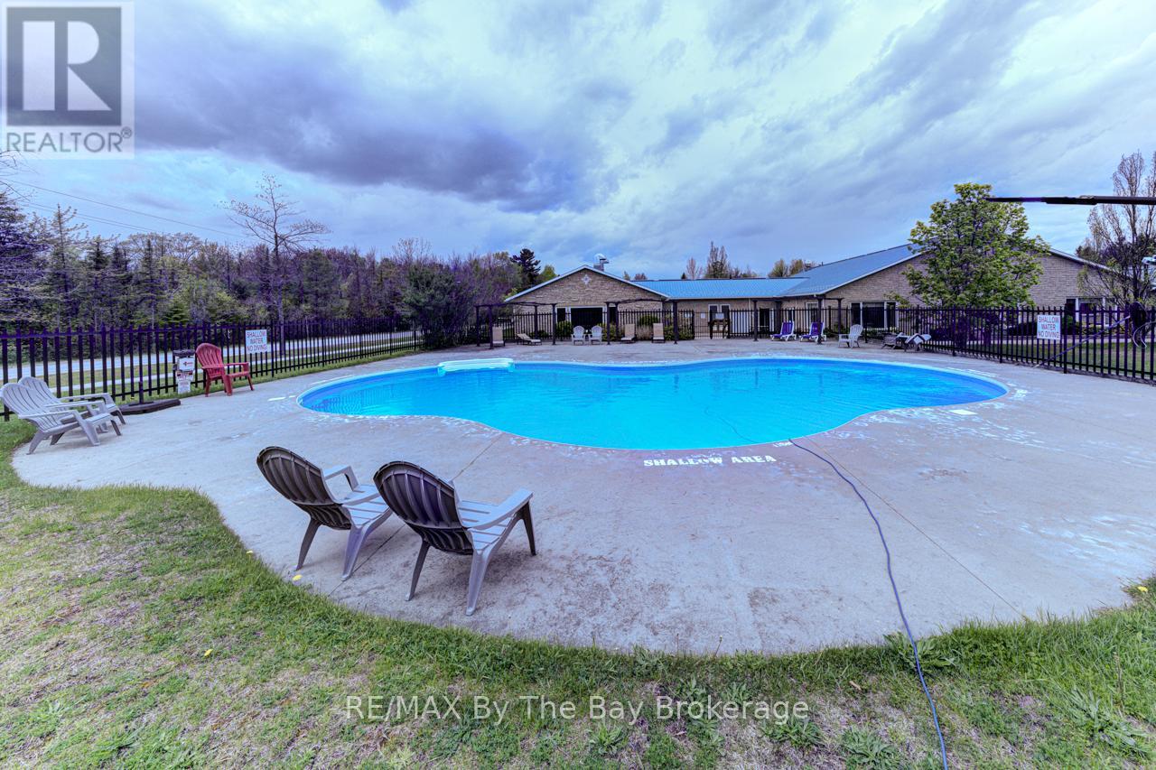 G4 - 85 Theme Park Drive, Wasaga Beach, Ontario  L9Z 1X7 - Photo 2 - S12949140