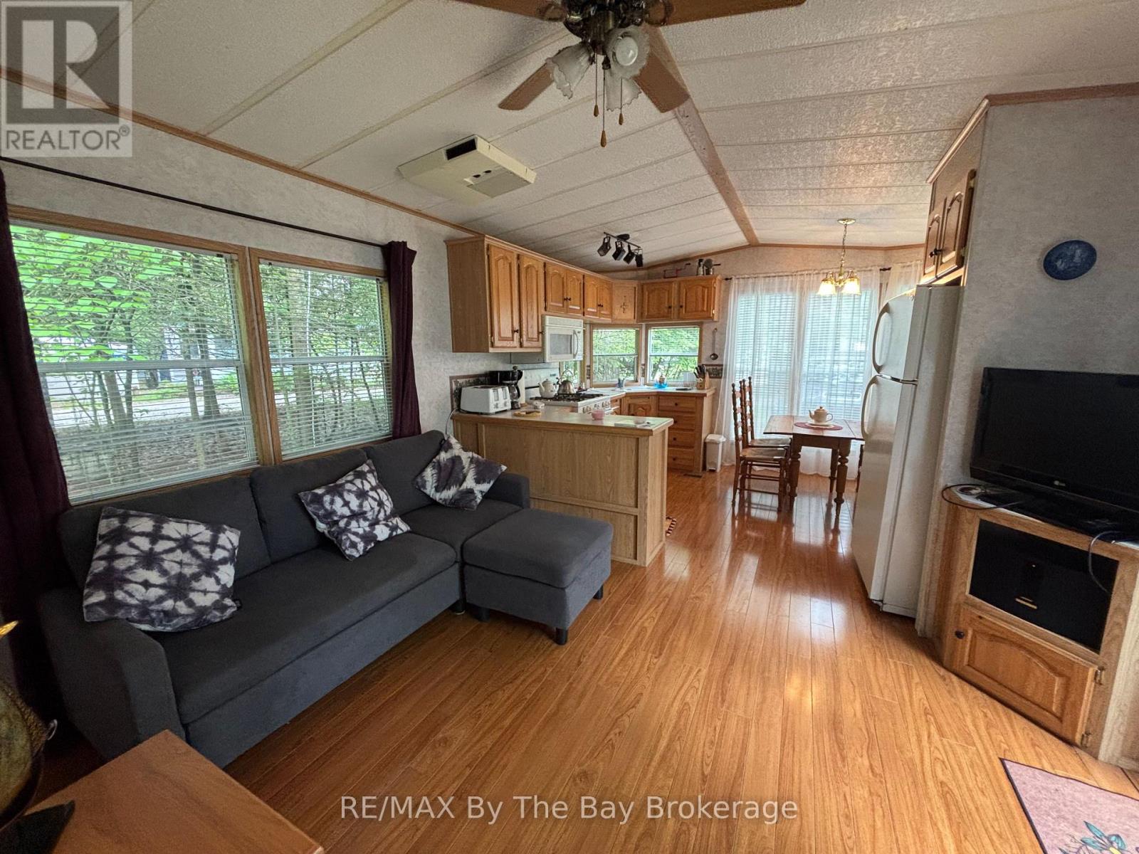 G4 - 85 Theme Park Drive, Wasaga Beach, Ontario  L9Z 1X7 - Photo 4 - S12949140