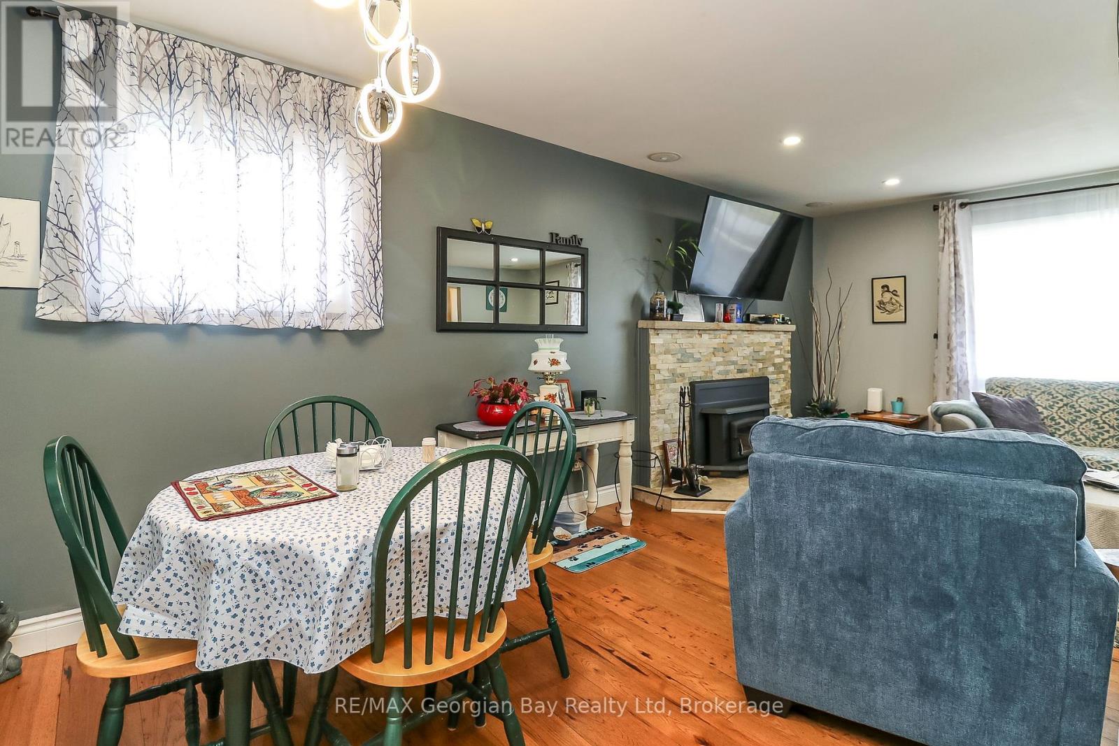 57 Maple Street, Tay, Ontario  L0K 2A0 - Photo 9 - S12951988