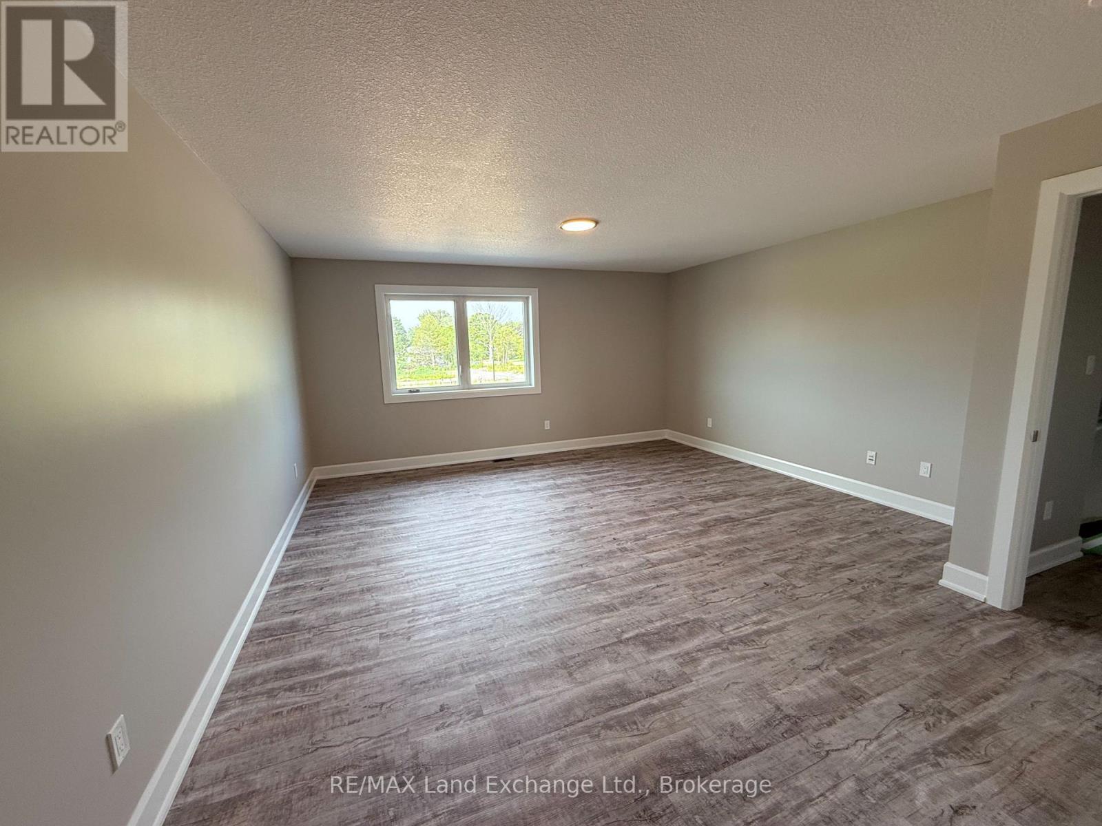 Unit 2 - 8 Golf Links Road, Kincardine, Ontario  N2Z 0G1 - Photo 13 - X12955104