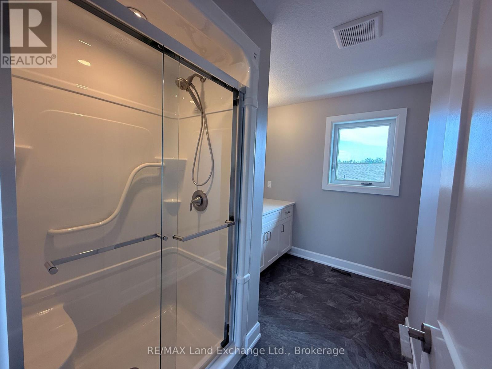 Unit 2 - 8 Golf Links Road, Kincardine, Ontario  N2Z 0G1 - Photo 18 - X12955104