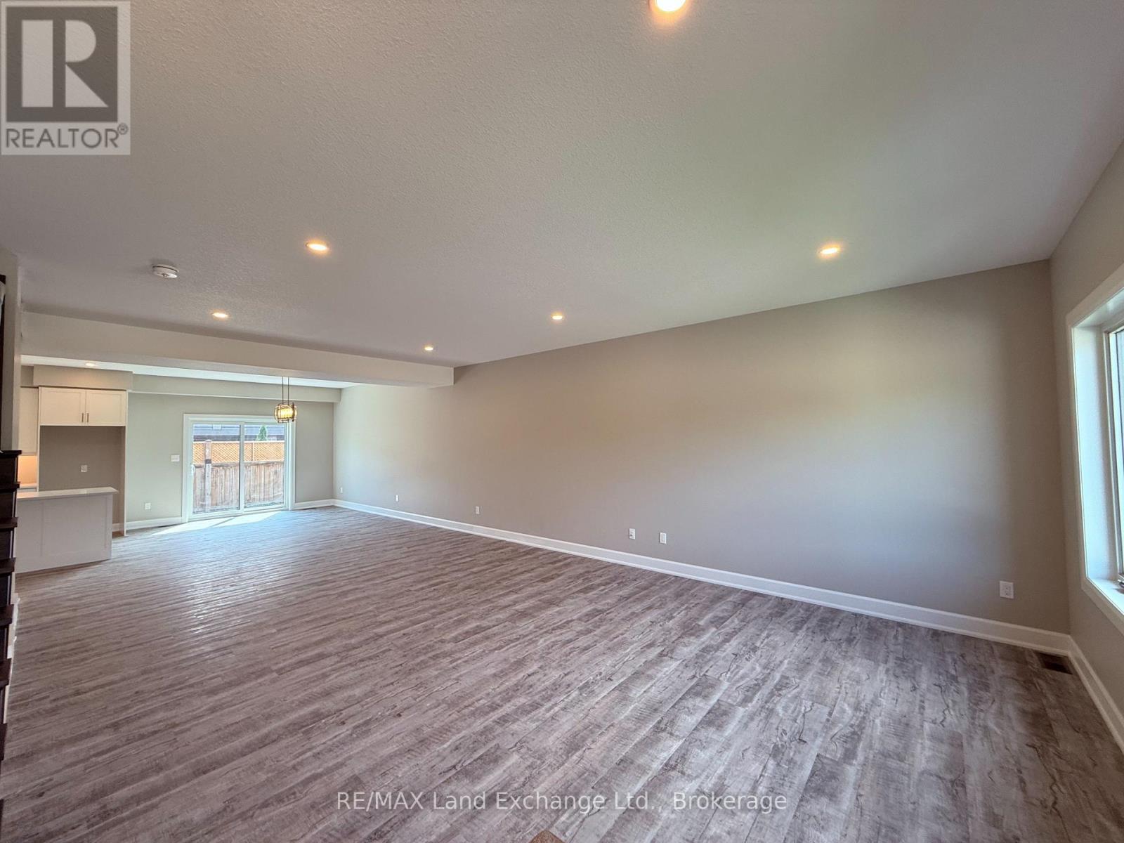 Unit 2 - 8 Golf Links Road, Kincardine, Ontario  N2Z 0G1 - Photo 3 - X12955104