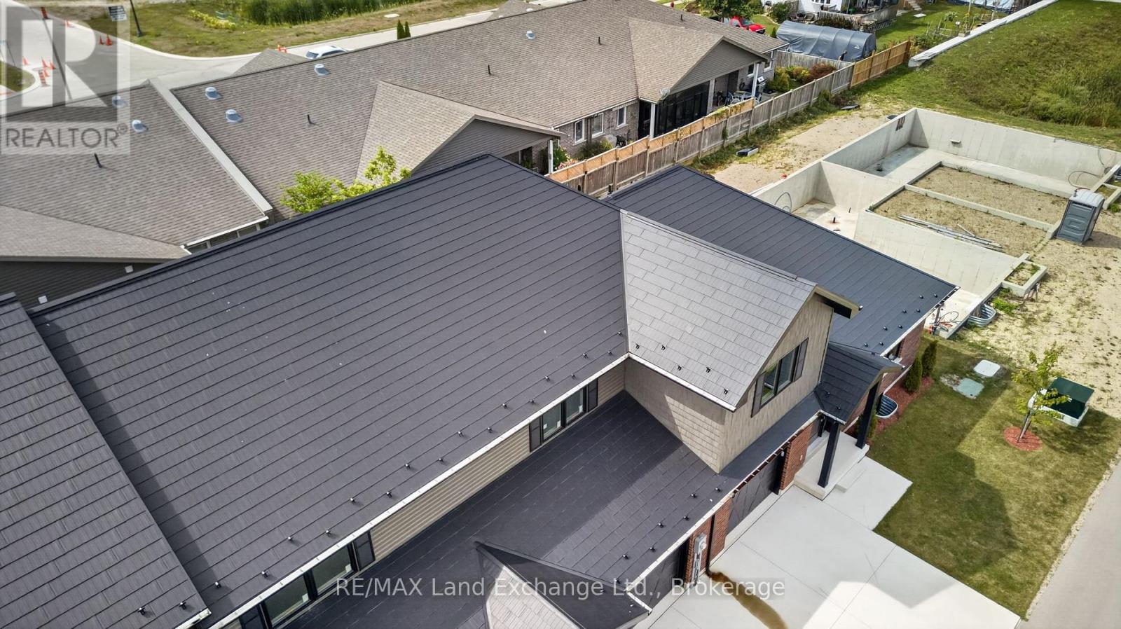 Unit 2 - 8 Golf Links Road, Kincardine, Ontario  N2Z 0G1 - Photo 36 - X12955104