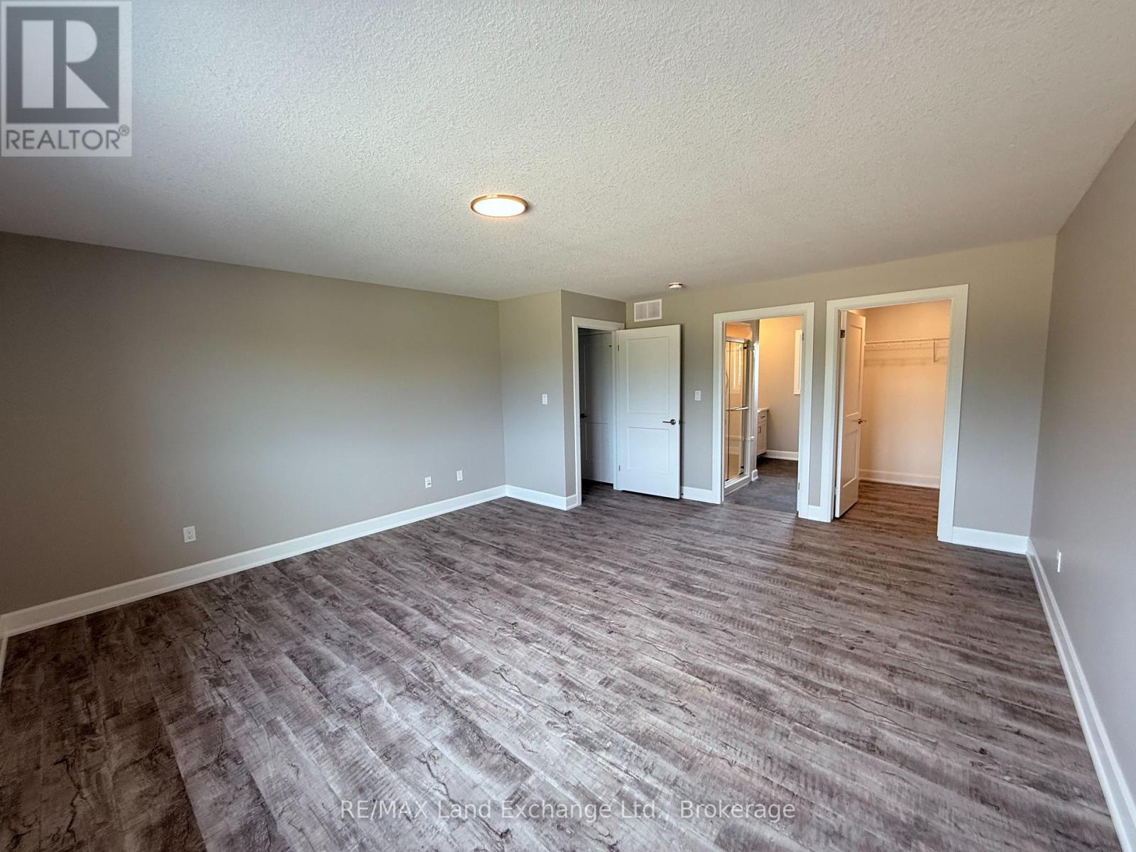 Unit 3 - 8 Golf Links Road, Kincardine, Ontario  N2Z 0G1 - Photo 17 - X12955112