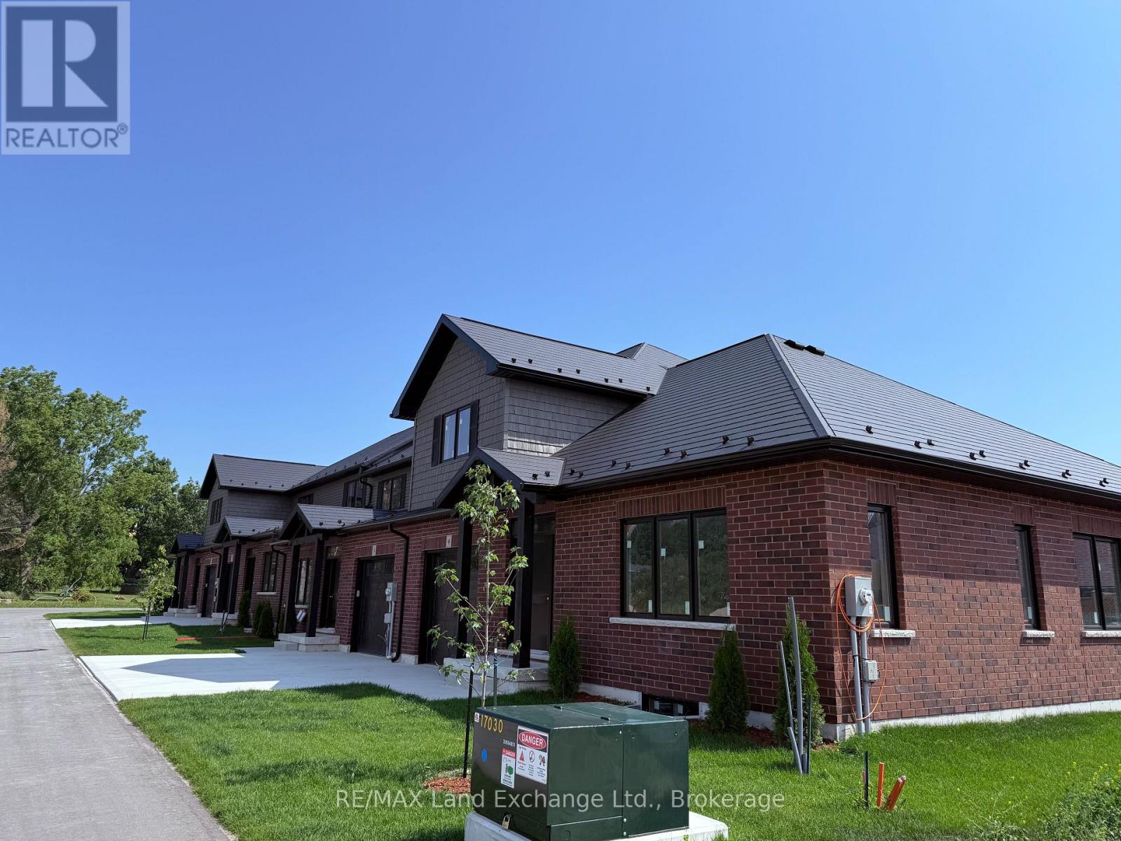 Unit 4 - 8 Golf Links Road, Kincardine, Ontario  N2Z 0G1 - Photo 2 - X12955168