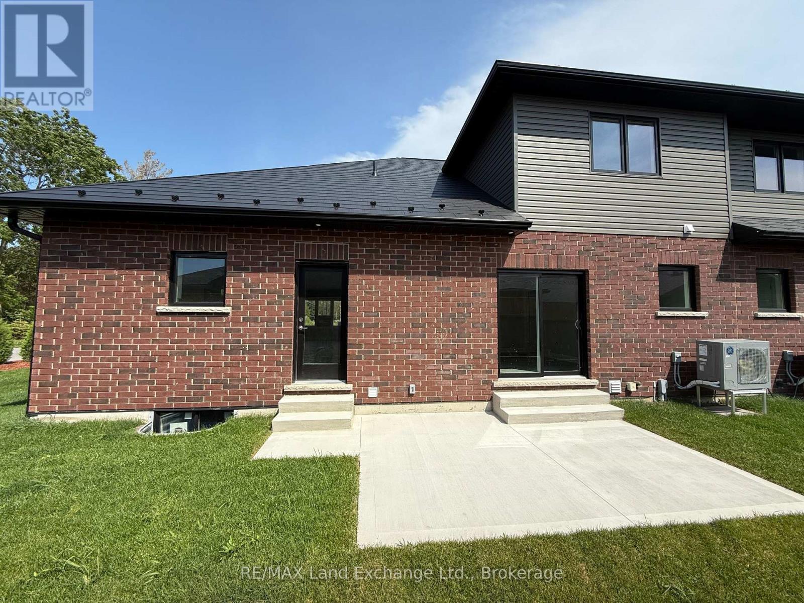 Unit 4 - 8 Golf Links Road, Kincardine, Ontario  N2Z 0G1 - Photo 29 - X12955168