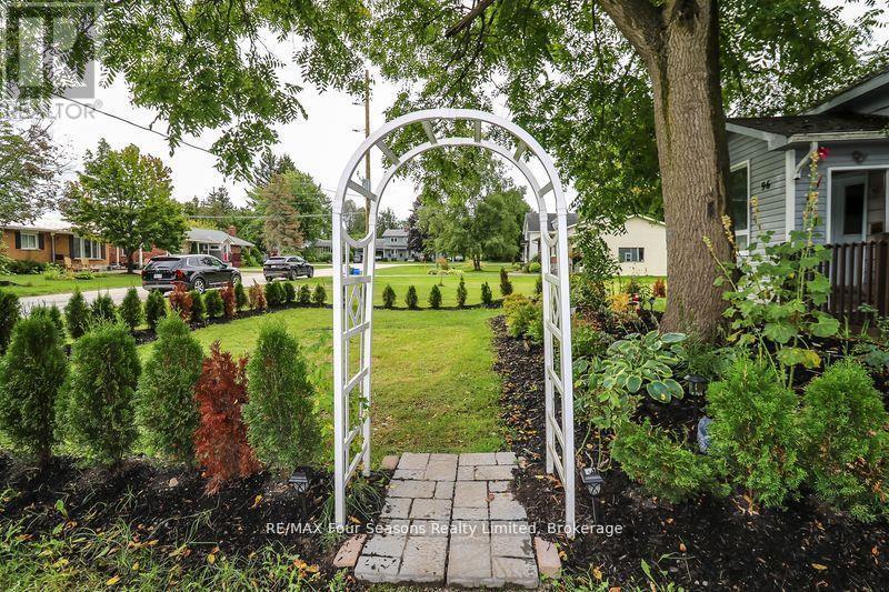 96 Lorne Street, Meaford, Ontario  N4L 1E9 - Photo 5 - X12956028