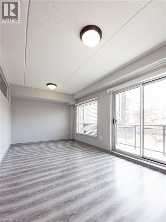 275 Larch Street Unit# F212, Waterloo, Ontario  N2L 3R2 - Photo 4 - 40814621