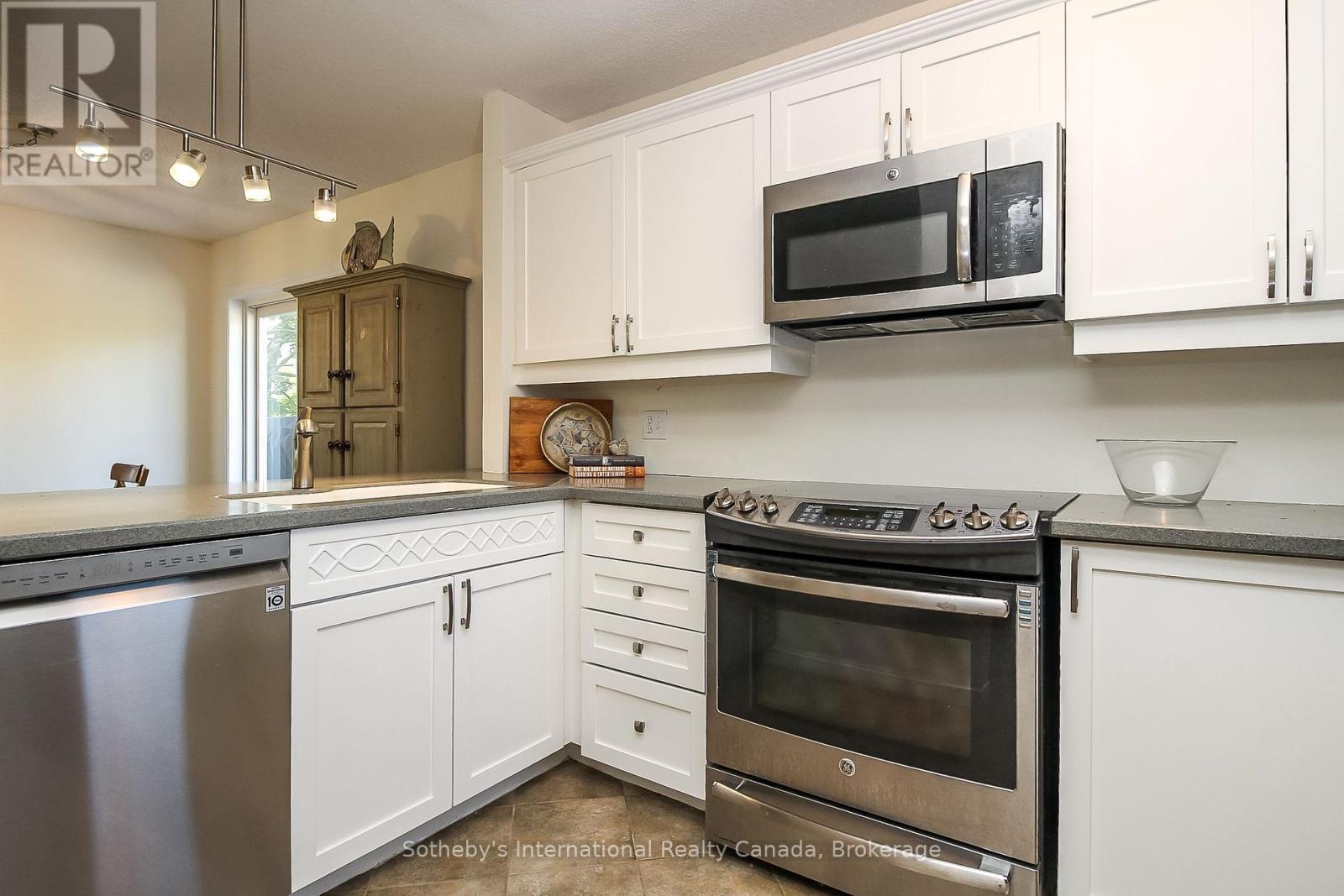 771 Johnston Park Avenue, Collingwood, Ontario  L9Y 5C7 - Photo 3 - S12959434