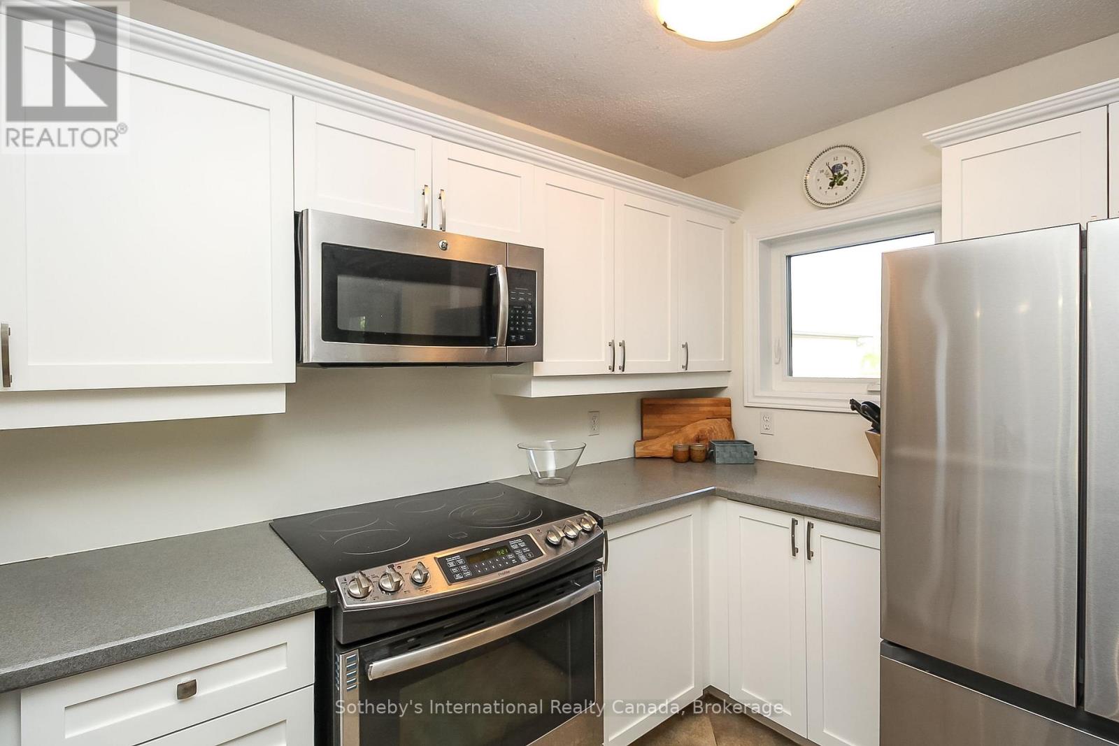 771 Johnston Park Avenue, Collingwood, Ontario  L9Y 5C7 - Photo 4 - S12959434