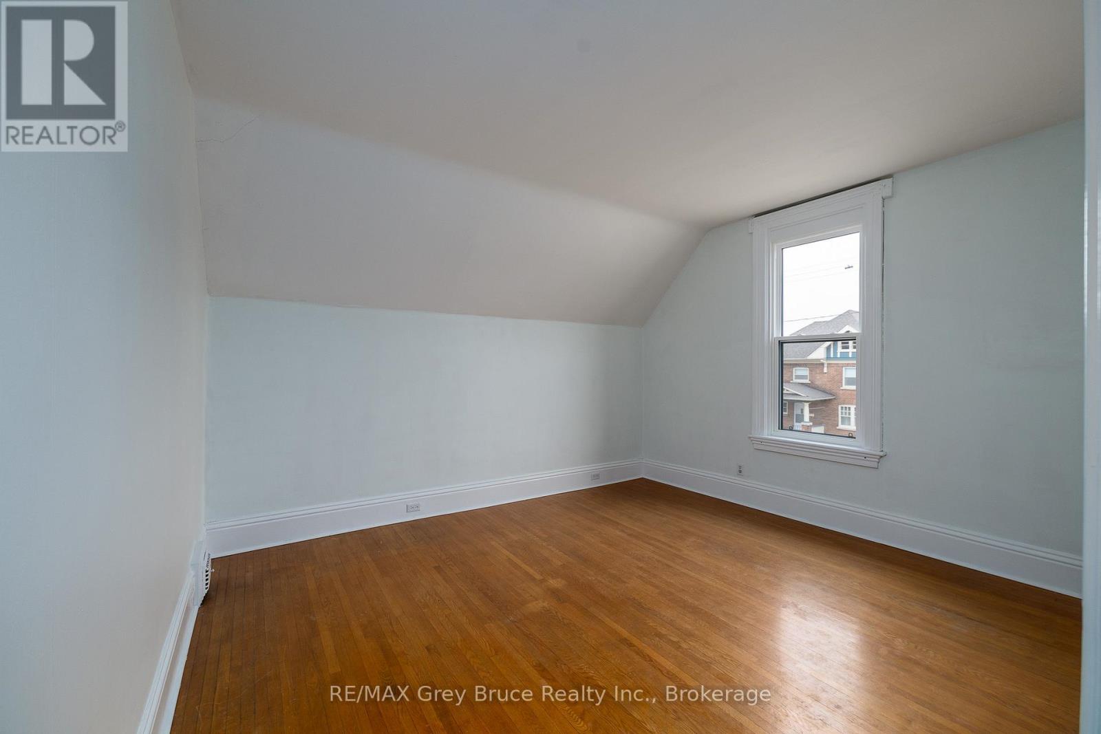 902 2nd Avenue W, Owen Sound, Ontario  N4K 4M7 - Photo 11 - X12960484