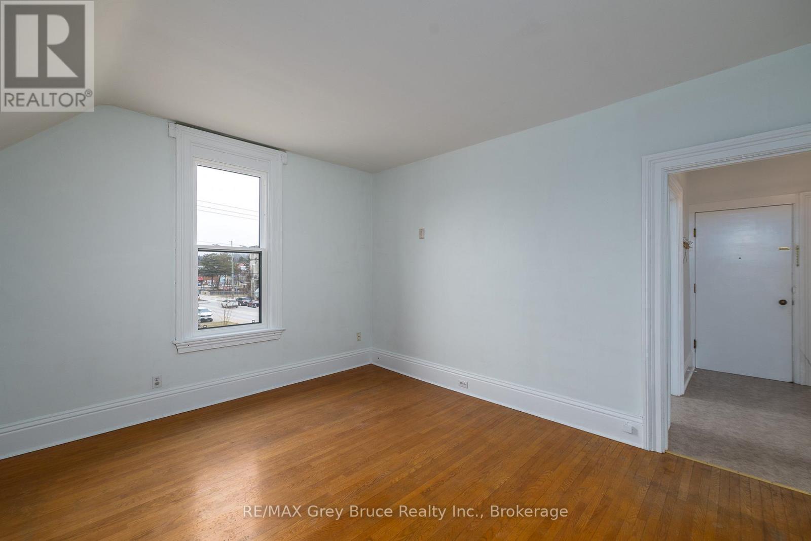 902 2nd Avenue W, Owen Sound, Ontario  N4K 4M7 - Photo 13 - X12960484