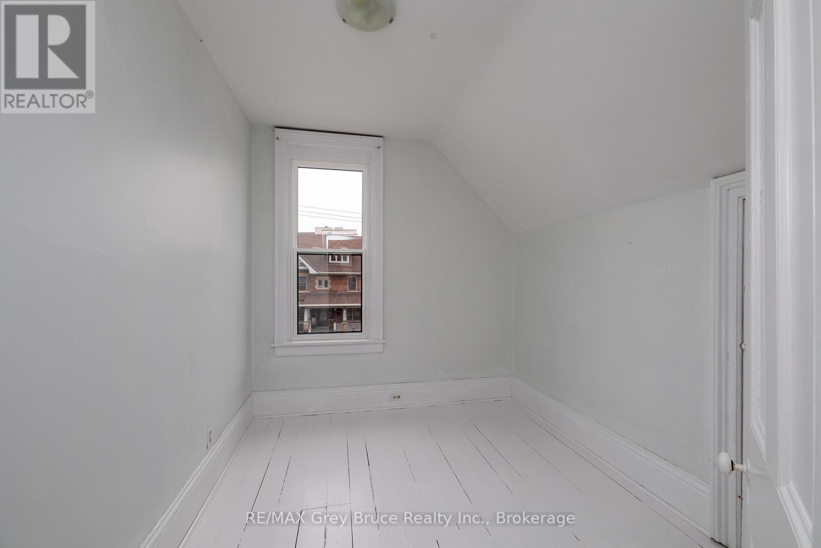 902 2nd Avenue W, Owen Sound, Ontario  N4K 4M7 - Photo 17 - X12960484