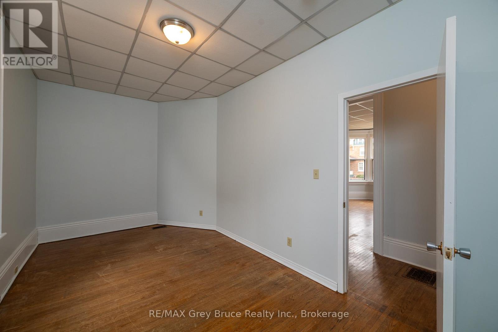 902 2nd Avenue W, Owen Sound, Ontario  N4K 4M7 - Photo 37 - X12960484