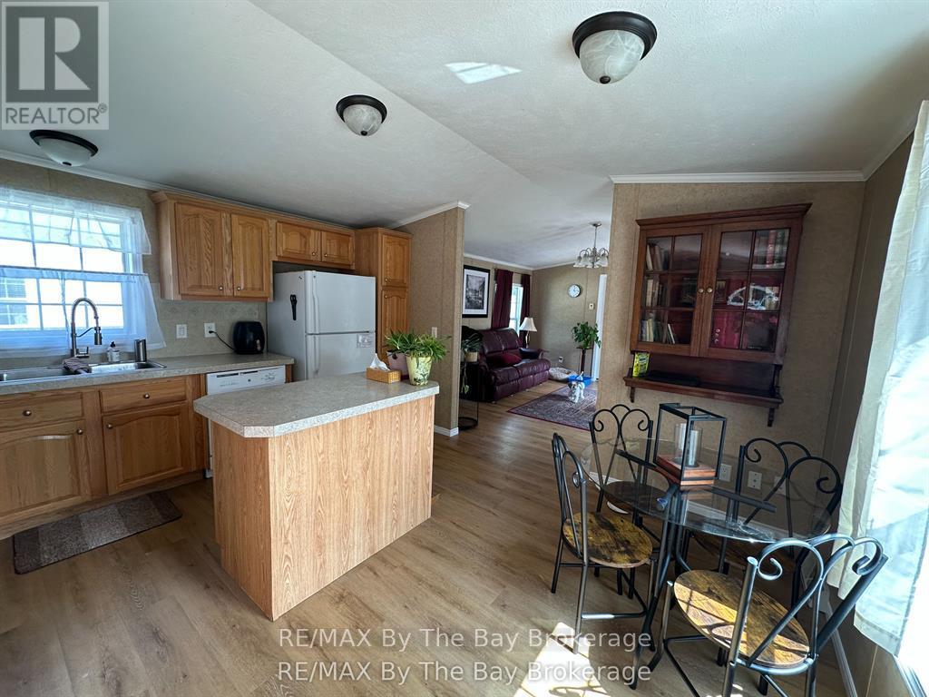 40 Georgian Glen Drive, Wasaga Beach, Ontario  L9Z 1K7 - Photo 3 - S12961494