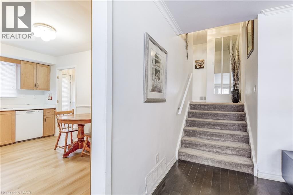 2145 Sandringham Drive, Burlington, Ontario  L7P 1T8 - Photo 11 - 40816443