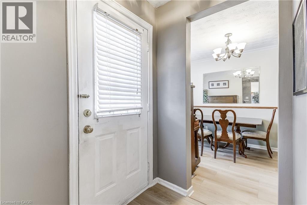 2145 Sandringham Drive, Burlington, Ontario  L7P 1T8 - Photo 3 - 40816443