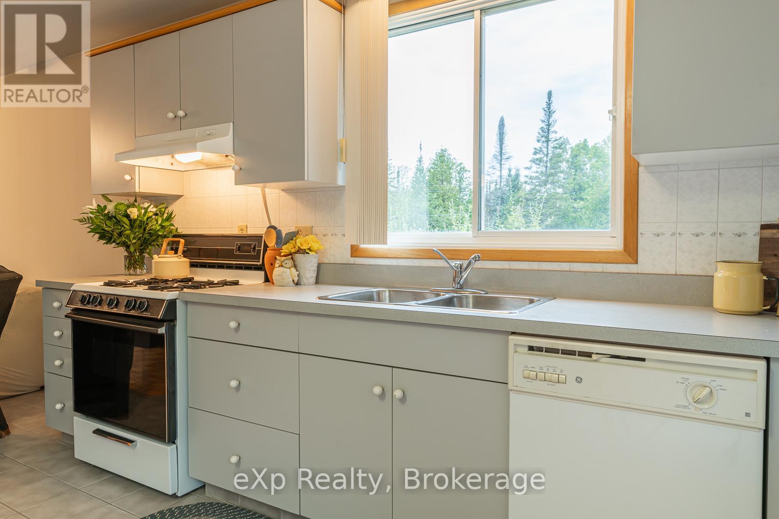 27 Bell Drive, Northern Bruce Peninsula, Ontario  N0H 2T0 - Photo 13 - X12962118