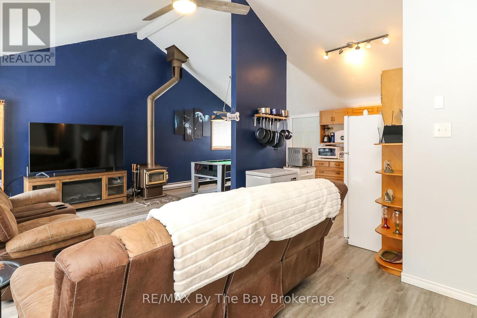 84 32nd Street N, Wasaga Beach, Ontario  L9Z 2C4 - Photo 4 - S12962910