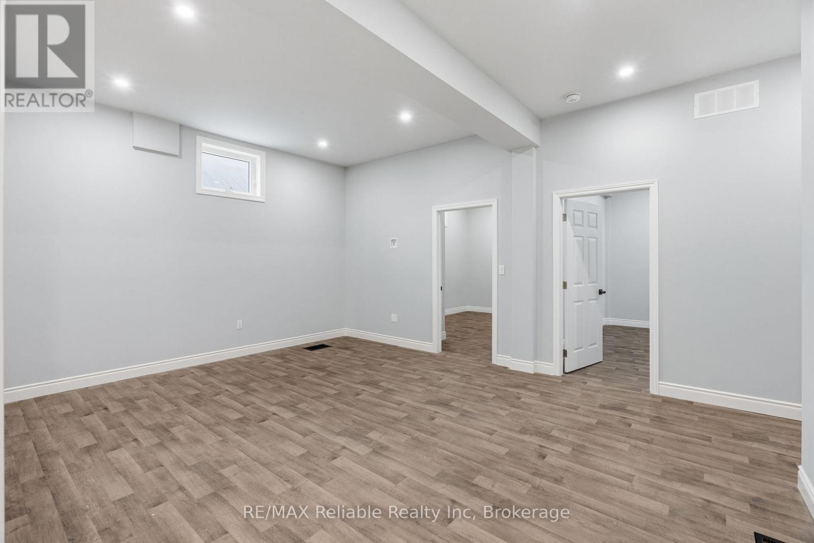 271 Main Street, Central Huron, Ontario  N0M 2H0 - Photo 18 - X12964398