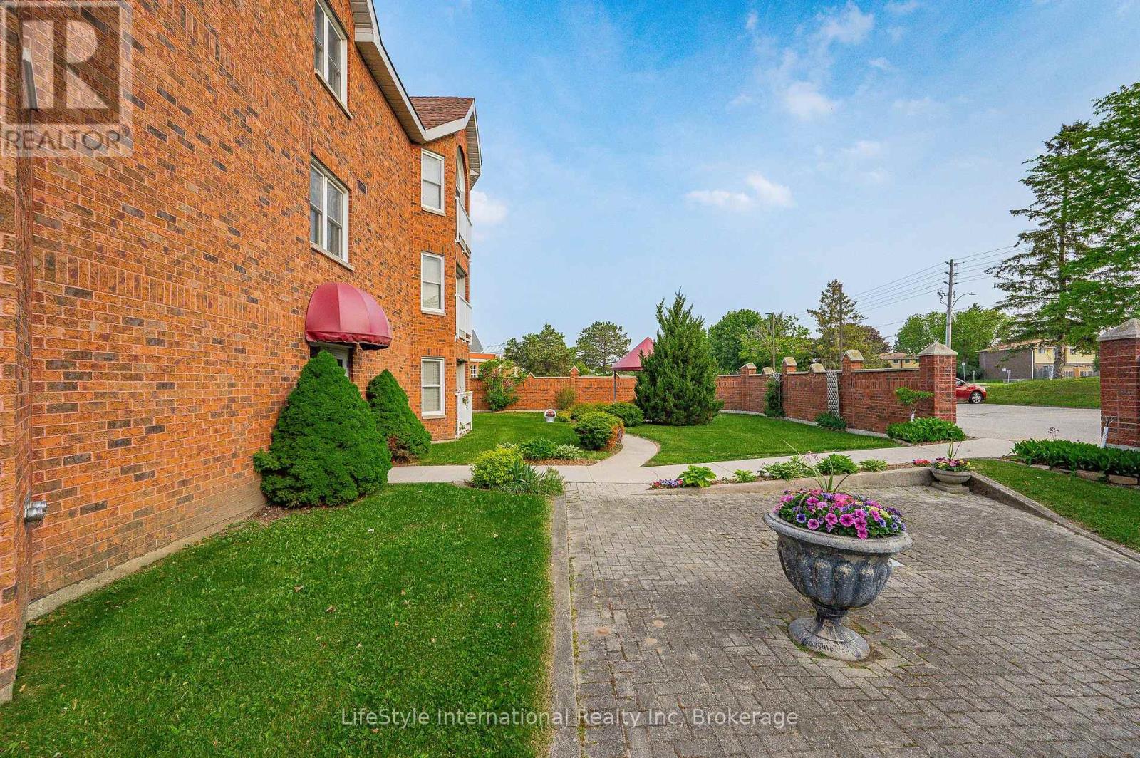 103 - 208 Silvercreek Parkway N, Guelph, Ontario  N1H 8H2 - Photo 32 - X12964520