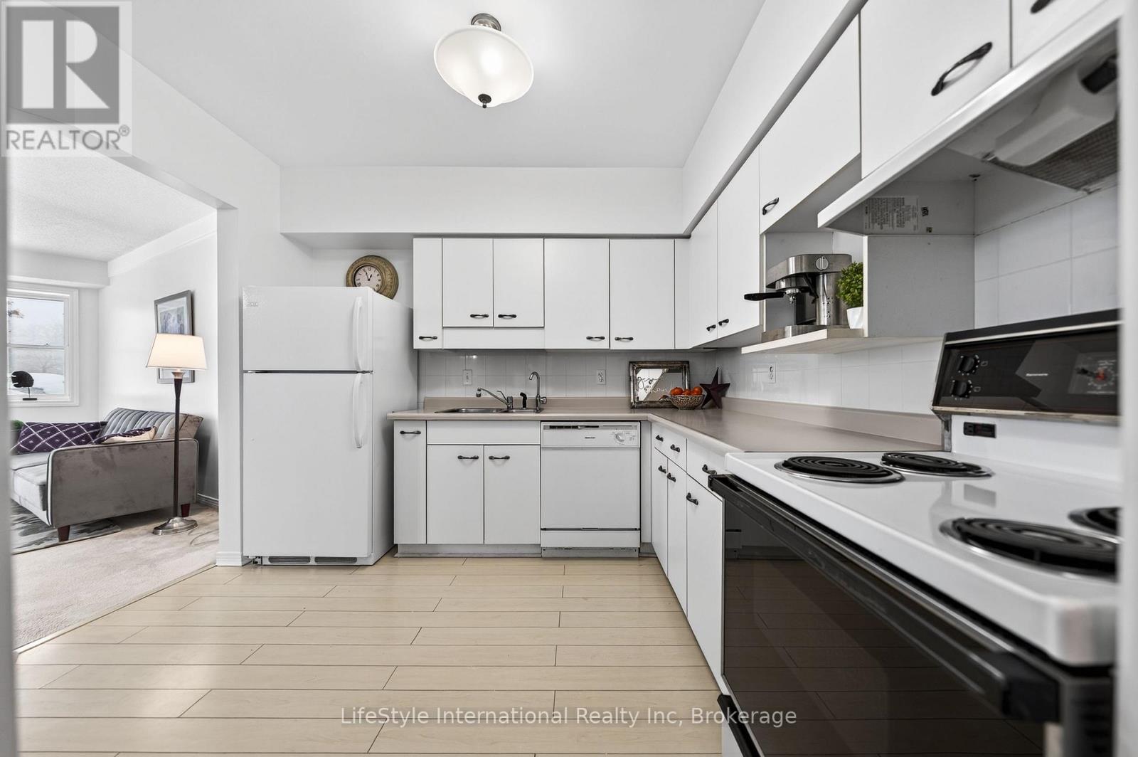 103 - 208 Silvercreek Parkway N, Guelph, Ontario  N1H 8H2 - Photo 4 - X12964520