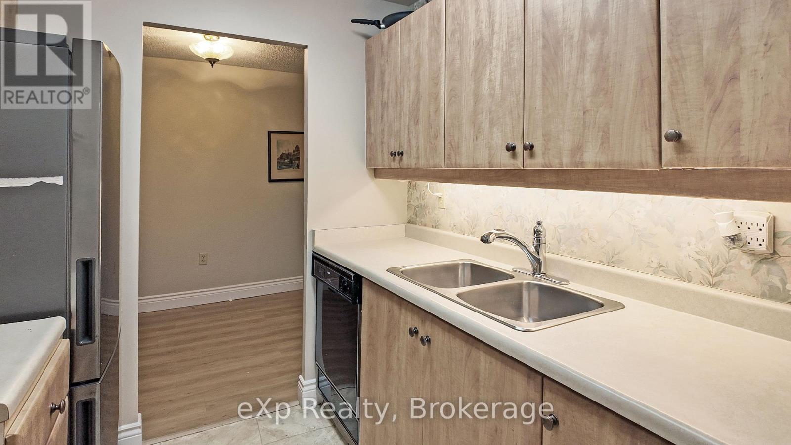 402 - 5 Valleyside Drive, Brockton, Ontario  N0G 2V0 - Photo 2 - X12967772