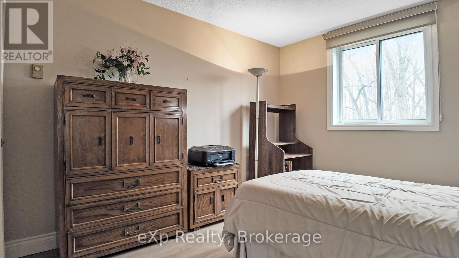 402 - 5 Valleyside Drive, Brockton, Ontario  N0G 2V0 - Photo 8 - X12967772