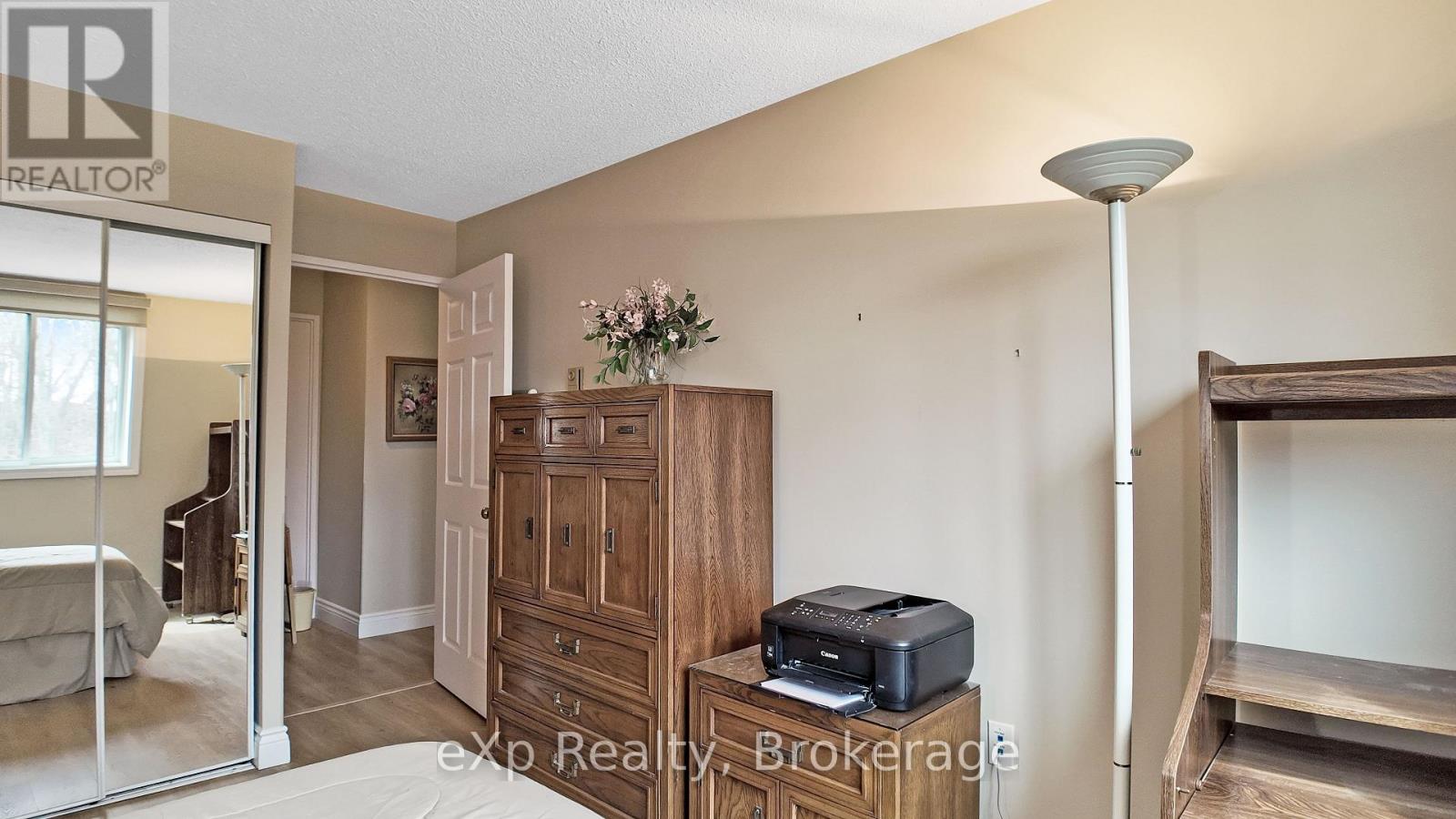 402 - 5 Valleyside Drive, Brockton, Ontario  N0G 2V0 - Photo 9 - X12967772
