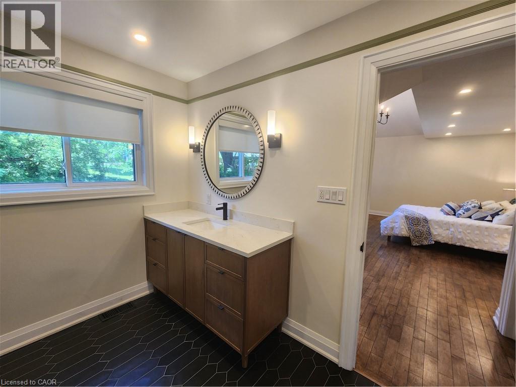 2019 Dundas Street, Burlington, Ontario  L7P 0S8 - Photo 23 - 40818324