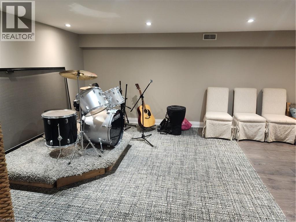 2019 Dundas Street, Burlington, Ontario  L7P 0S8 - Photo 29 - 40818324