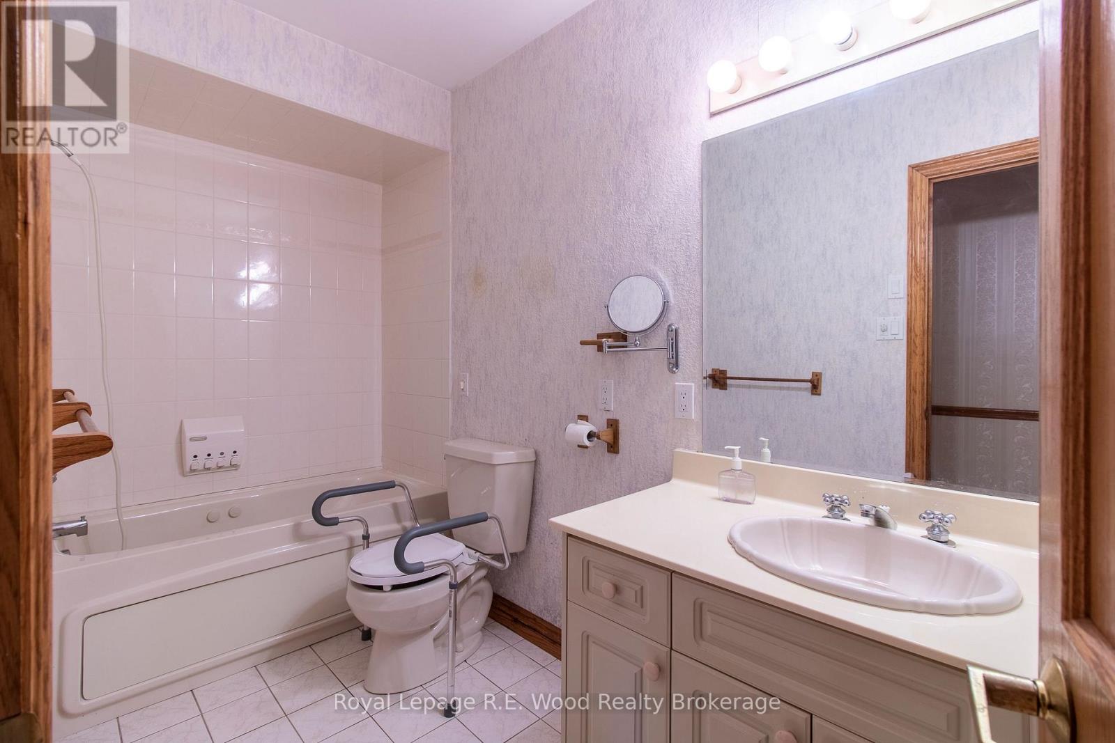 4974 Marion Street, Thames Centre, Ontario  N0L 1G4 - Photo 29 - X12969108