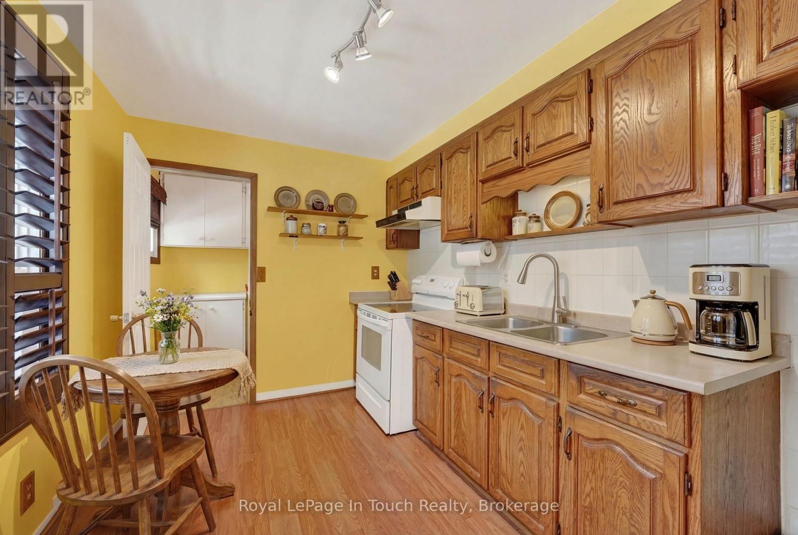 23 Duquette Court, Tiny, Ontario  L9M 0H3 - Photo 12 - S12971464