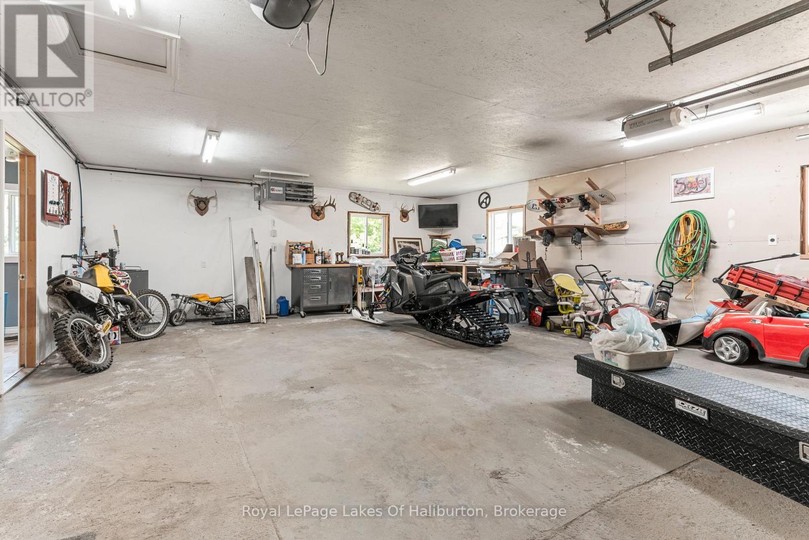 3875 Loop Road, Dysart Et Al, Ontario  K0L 1X0 - Photo 35 - X12975716