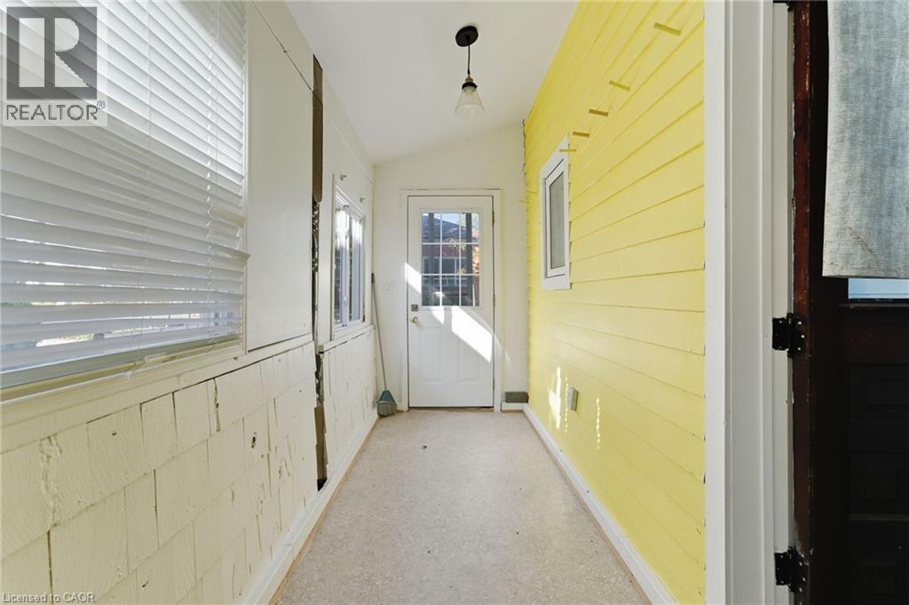 8 Tasker Street, St. Catharines, Ontario  L2R 3Z8 - Photo 4 - 40818739