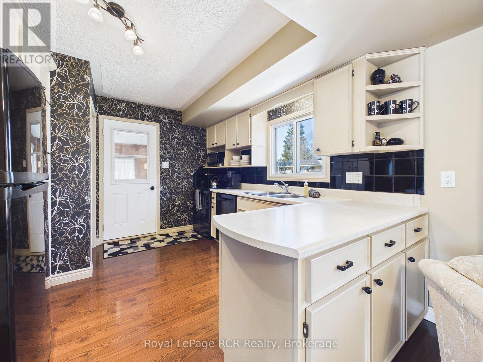 330 Glenn Road, North Huron, Ontario  N0G 2W0 - Photo 11 - X12977874