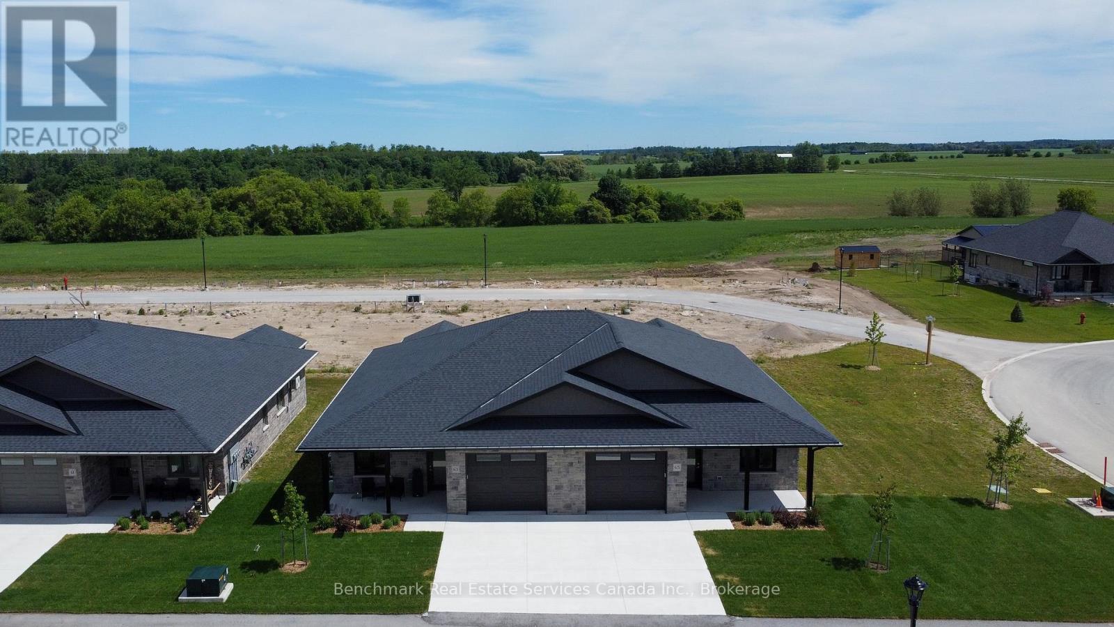 65 Cavalier Crescent, Huron-Kinloss, Ontario  N0G 2R0 - Photo 2 - X12978468