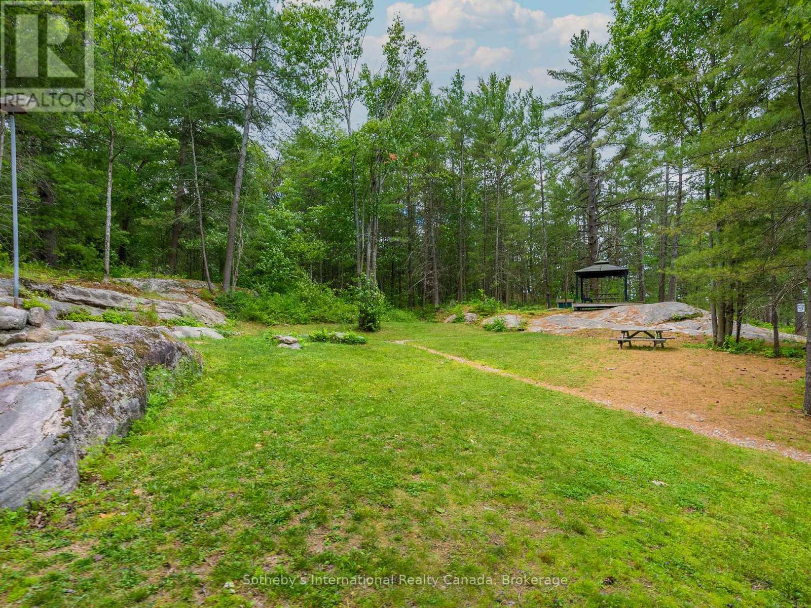1040 Kahshe Lake, Gravenhurst, Ontario  P0E 1G0 - Photo 29 - X12980070