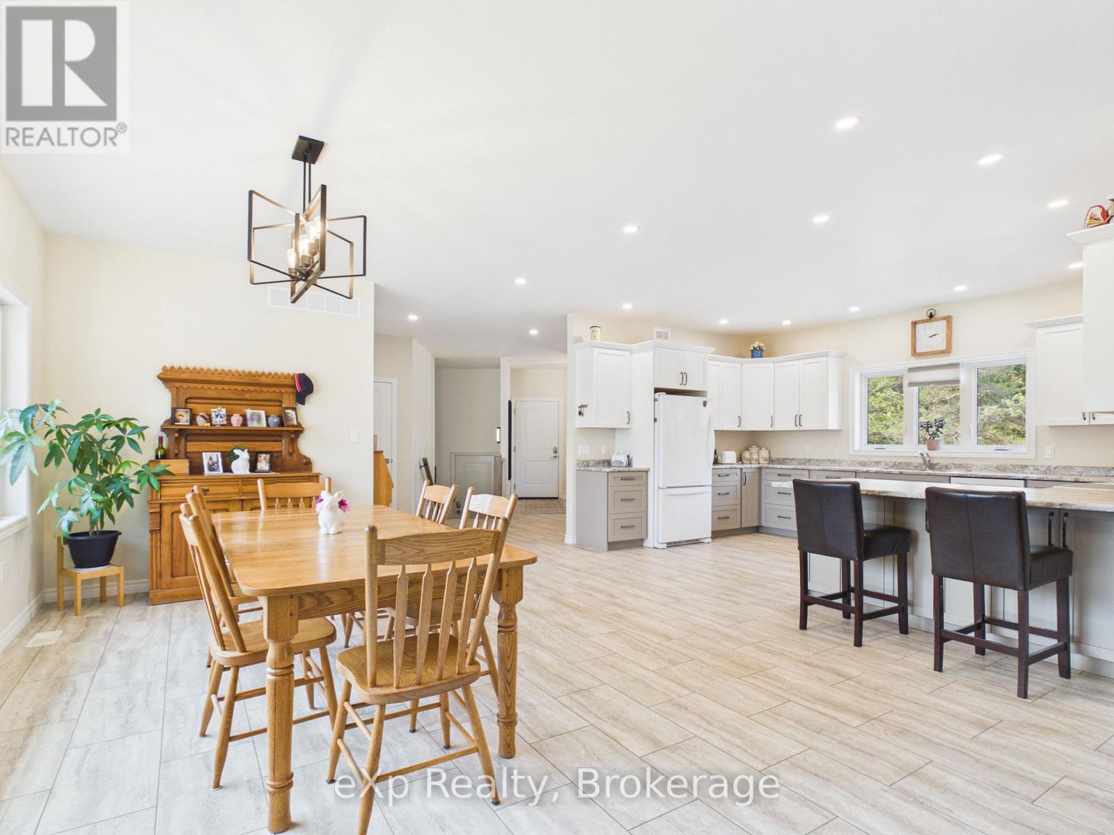 541354 14 Concession, West Grey, Ontario  N0G 1L0 - Photo 12 - X12980420