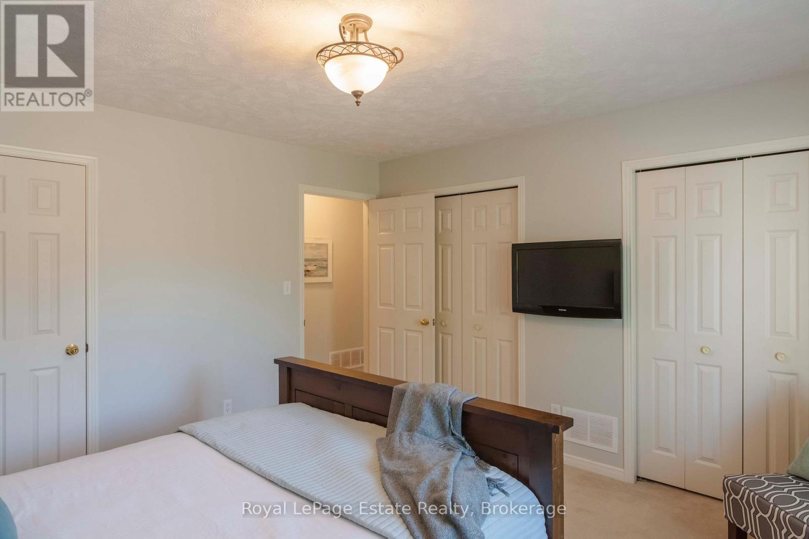 21 Sauble Woods Crescent, South Bruce Peninsula, Ontario  N0H 2G0 - Photo 16 - X12981556