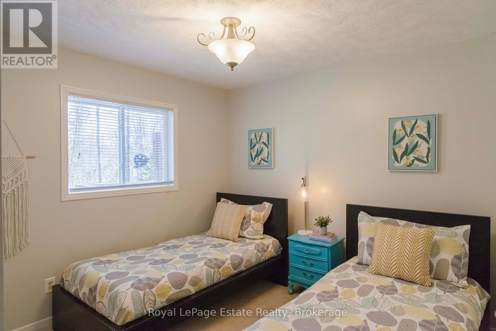 21 Sauble Woods Crescent, South Bruce Peninsula, Ontario  N0H 2G0 - Photo 17 - X12981556