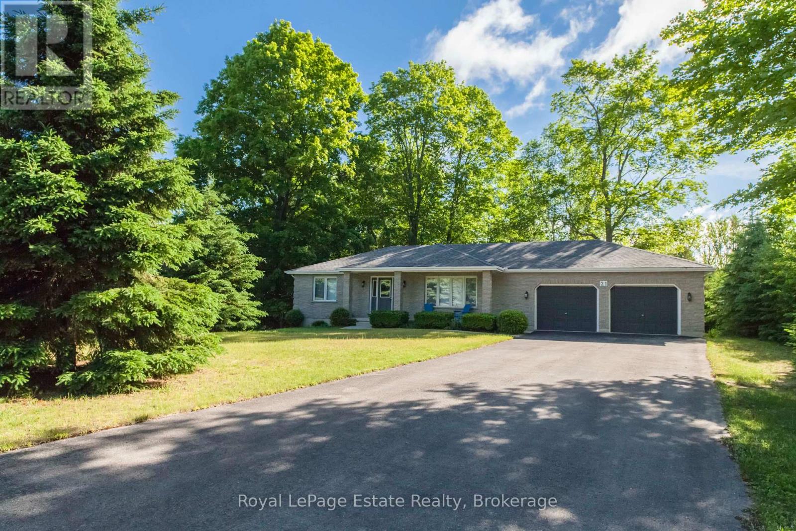 21 Sauble Woods Crescent, South Bruce Peninsula, Ontario  N0H 2G0 - Photo 2 - X12981556