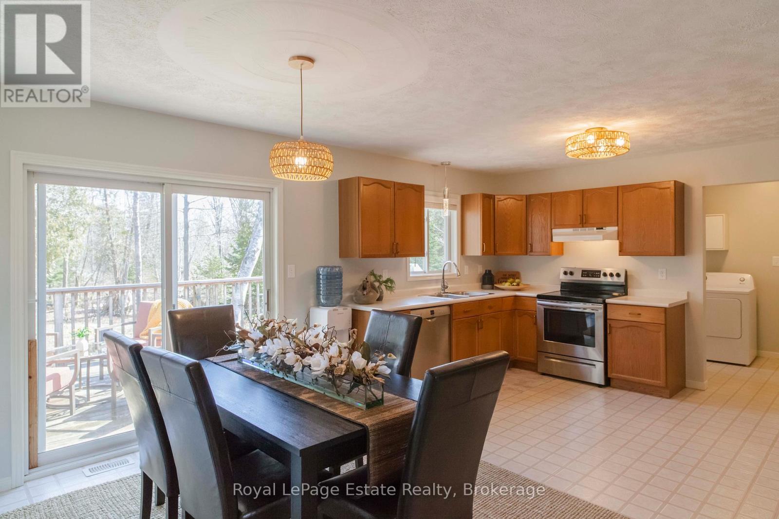 21 Sauble Woods Crescent, South Bruce Peninsula, Ontario  N0H 2G0 - Photo 24 - X12981556