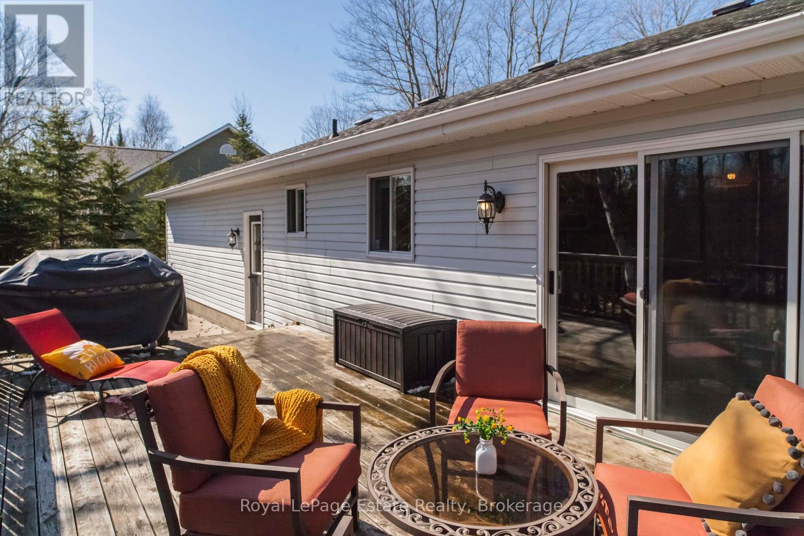 21 Sauble Woods Crescent, South Bruce Peninsula, Ontario  N0H 2G0 - Photo 28 - X12981556