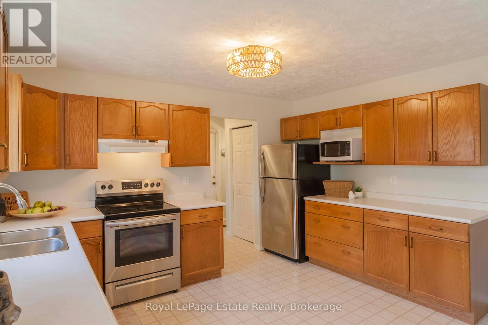 21 Sauble Woods Crescent, South Bruce Peninsula, Ontario  N0H 2G0 - Photo 32 - X12981556