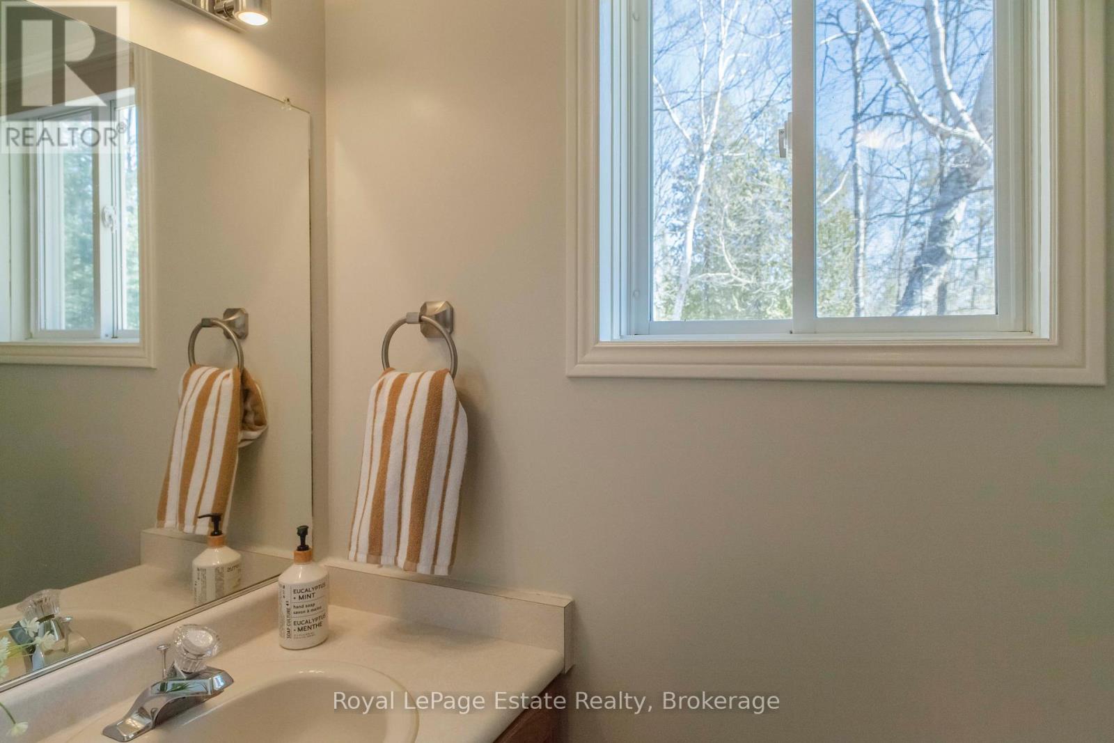 21 Sauble Woods Crescent, South Bruce Peninsula, Ontario  N0H 2G0 - Photo 36 - X12981556