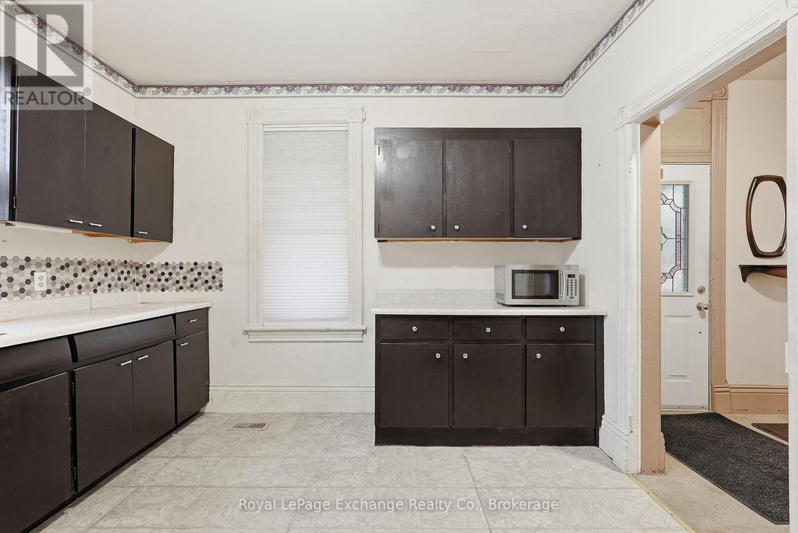 588 11th Avenue, Hanover, Ontario  N4N 2S6 - Photo 11 - X12981660
