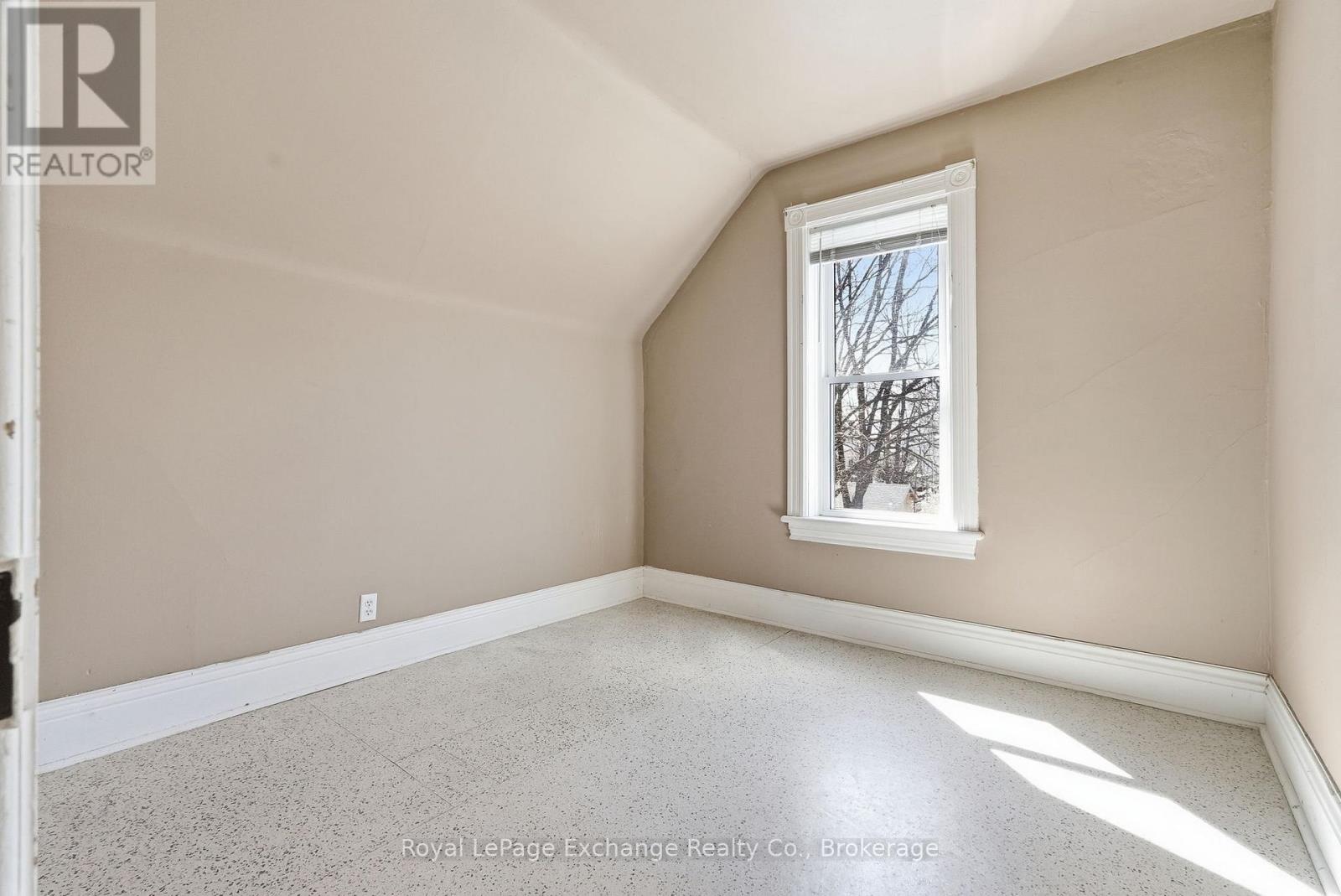 588 11th Avenue, Hanover, Ontario  N4N 2S6 - Photo 25 - X12981660