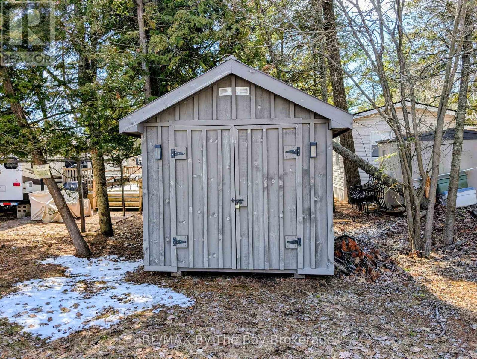 42 Temagami Trail, Wasaga Beach, Ontario  L9Z 1X7 - Photo 2 - S12982436