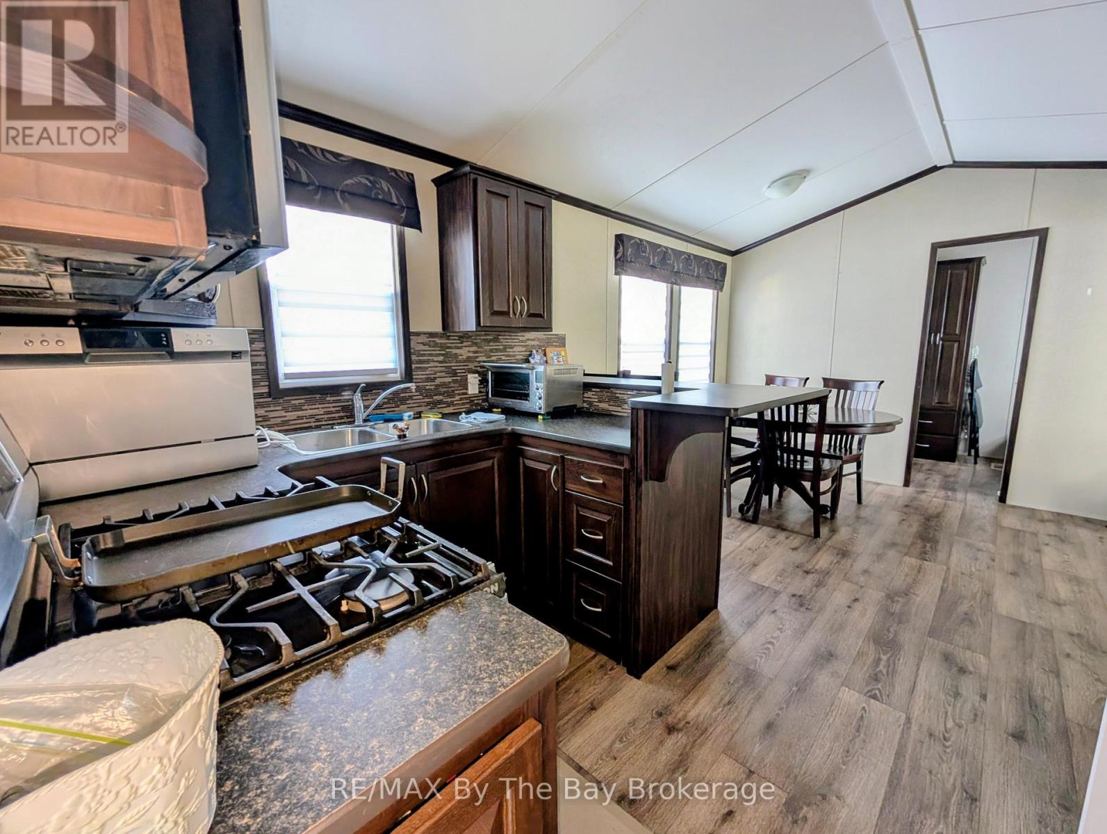 42 Temagami Trail, Wasaga Beach, Ontario  L9Z 1X7 - Photo 4 - S12982436